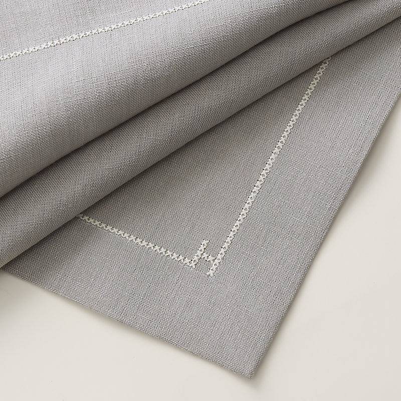 エルメス ランチマット Interligne placemat - Grey | Hermès USA